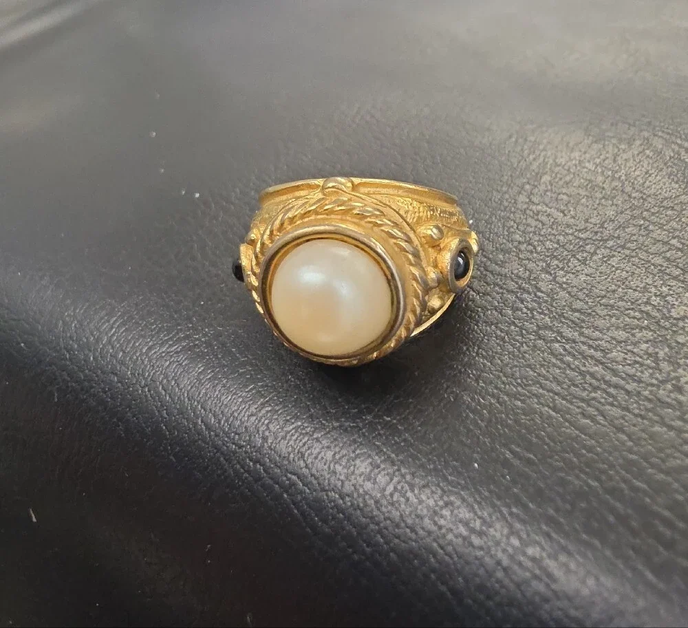 N/A elegant gold